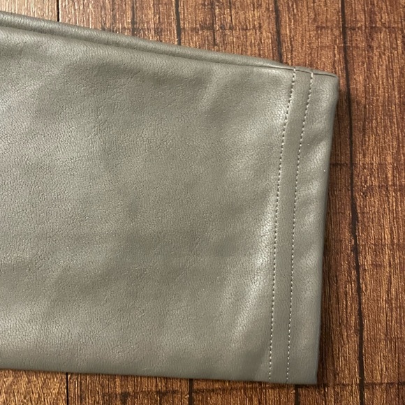 Aritzia Daria Vegan Leather Leggings High Rise Size Medium NWT - Picture 7 of 7